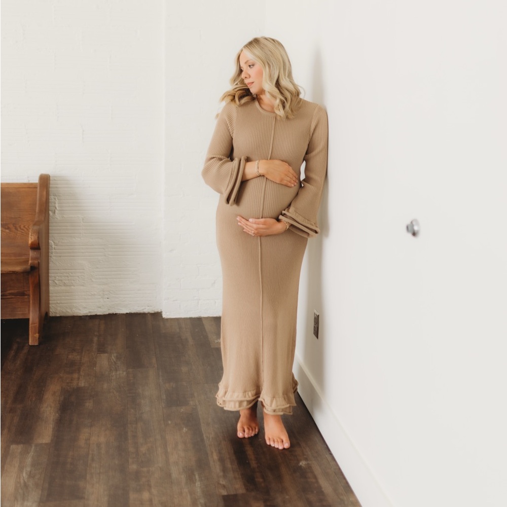 Arlet Dress in Taupe - Bump Friendly